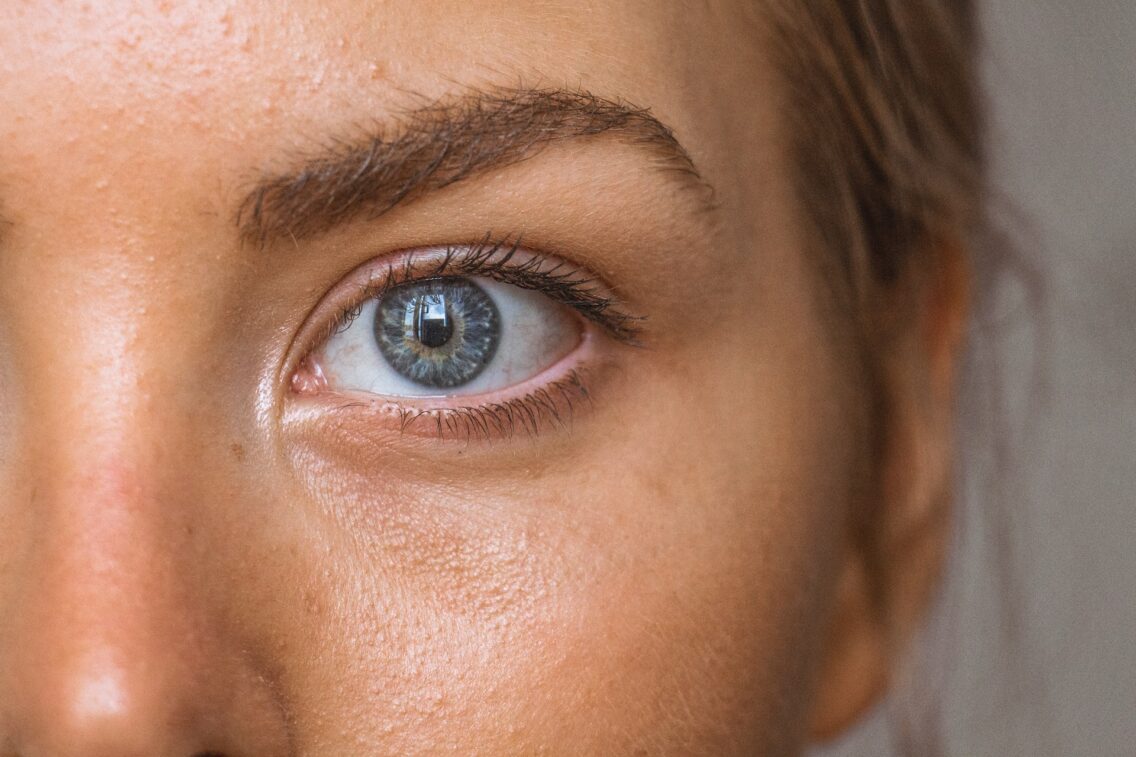 Highlighter heaven: zo rock jij de glowy look